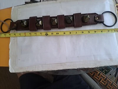 Cuello de cuero 21" con campanas. (Sonido de campana de trineo.(¿Decoración de caballo/animal?) Foto 1 de 4