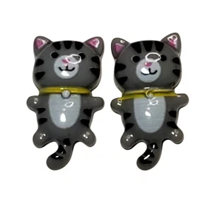 Adorables Pendientes de Plástico Gris Gatito Poste Trasero Tachuelas 1" Amante de los Gatos - Imagen 1 de 4