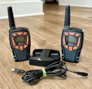 Cobra MicroTalk ACXT545 28 Mi Range Radio Walkie Talkies + Charger Base NICE! - Picture 1 of 5