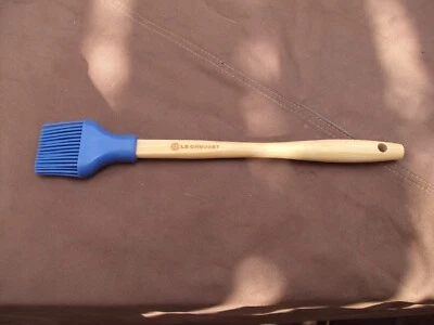 Cepillo basting Le Creuset silicona azul con asas de madera utensilio barbacoa NUEVO Foto 1 de 2