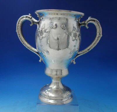 Jarrón grande Gorham de plata de ley martillado a mano con asas de vid y rosas (#6232) Foto 1 de 4