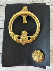 Llamador de puerta de latón diseño irlandés Claddagh y cruz celta - Imagen 1 de 7