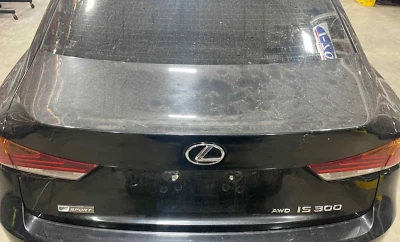 2017 Lexus Is300 Rear Trunk Lid Door Caviar Black 223 Rear View Camera 2016 2019 - Imagem 1 de 3