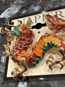 Napier 2024 Jahr des Drachen Anstecknadel Chinesisches Neujahr goldfarben NEU - Bild 1 von 3