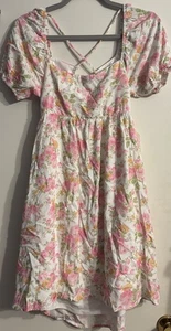 Abito Altar'd State Taglia Med Hi Lo Lunghezza al ginocchio Rosa Floreale/Avorio. Nuovo con etichetta! - Foto 1 di 12