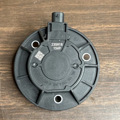 2017-2020 AUDI A4 2.0L ENGINE VARIABLE TIMING VALVE SOLENOID 06L109259A OEM - Image 1 of 4