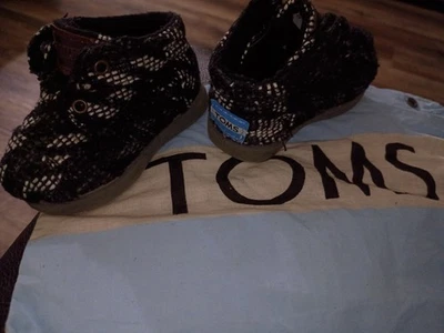 Zapatos de Bebé TOMS Talla T2 Bien Cuidados de Material Suave Excelente Estado Foto 1 de 4