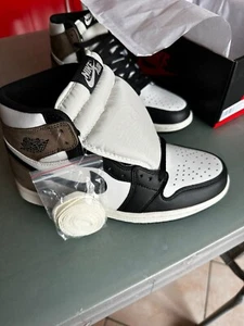 Air Jordan 1 Retro High OG Sneakers per Uomo - Sail/Black- Dark Mocha-Black, EU - Foto 1 di 3