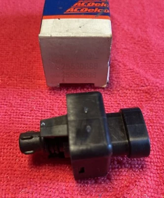 NOS GM AC Delco 1989-93 Pontiac Bonneville Park Ave Low Coolant Sensor 25530888 - Image 1 of 4