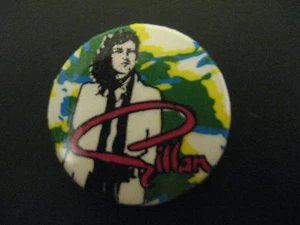 Gillan-Cartoon Type-Deep Purple-Black Sabbath-Pin Badge Button-80er Vintage-Rare - Bild 1 von 1
