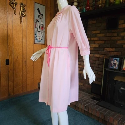 Vtg 60s Gossard Artemis Pink Tie Front Watteau Brunch Coat Creamy Nylon Robe S/M - Image 1 of 4