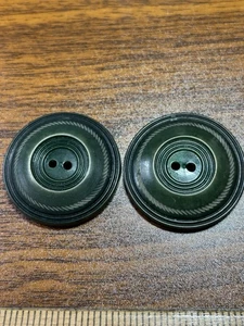 Botones 2 Gris Oscuro Grande 1 3/8" Redondo 2 Agujeros Coser Artesanal - Imagen 1 de 4