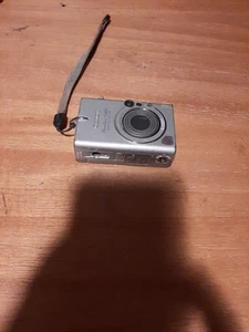 Canon PowerShot S400 Digital  ELPH 4.0MP 3x Digital Camera - Silver - Picture 1 of 3