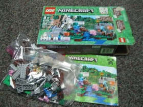 LEGO Minecraft: The Iron Golem set 21123 used complete w/ box & instructions