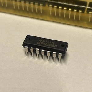1 pieza - Texas Instruments - SN74LS06N - Hex Inverter Open Collector DIP14 NOS - Imagen 1 de 3
