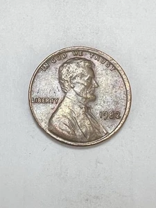 ERROR COIN - Lincoln Memorial Cent 1982 - Broadstruck, Off Center!! - Picture 1 of 3