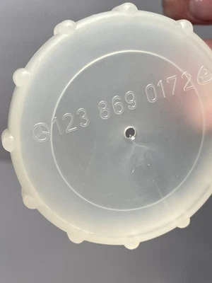NOS WASHER FLUID RESERVOIR CAP GENUINE OEM Mercedes Benz W123 W124 W126 W201 - Image 1 of 3