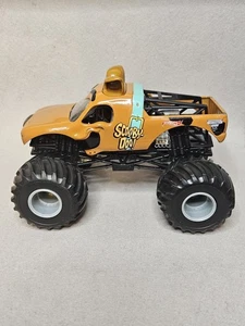 Hot Wheels Monster Jam Scooby Doo Die Cast Monster Truck 1:24 Gray Hubs - Picture 1 of 10
