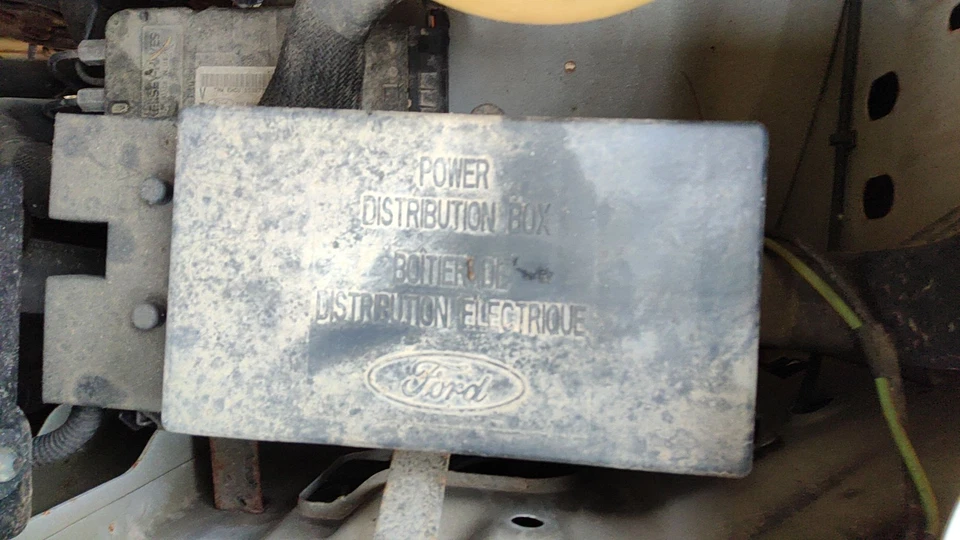 05 FORD VAN E250 Engine Fuse Box - Image 1 of 1