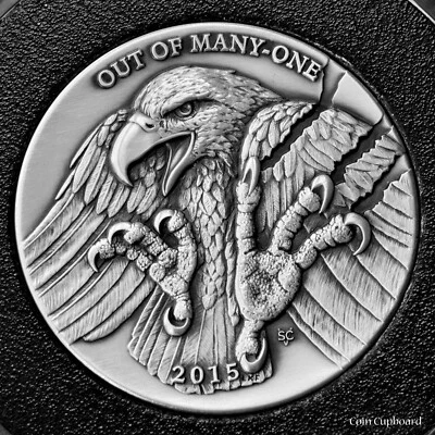 2015 -American Bald Eagle - arte redonda prata envelhecida - design por Heidi Watsweet - Imagem 1 de 4