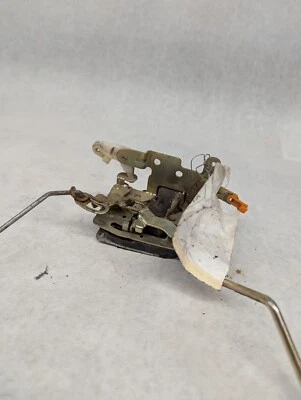 Nissan Máxima 1994 pestillo de puerta Foto 1 de 4