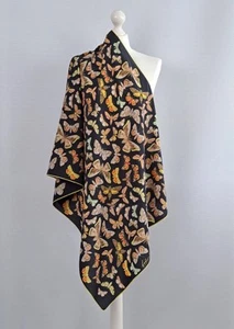 Pañuelo de seda estampado mariposas Zurich FRONTLINE. - Imagen 1 de 8