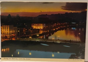 CORK CITY, IRLAND - Abend über River Lee Vintage Postkarte - Bild 1 von 6