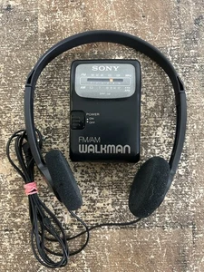 Sony SRF-39 FM/AM Walkman W/Sony MDR-110 Headphones & Belt Clip Tested - Picture 1 of 12