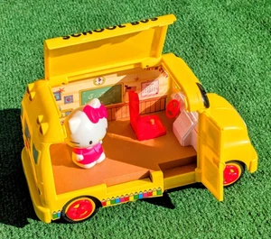 Hello Kitty Schulbus Sanrio Spielen Vorschulspielzeug FEHLENDES ZUBEHÖR/TÜR Set - Bild 1 von 5