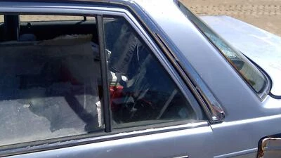 Honda Accord 1982-1985 conductor ventilación trasera izquierda ventana puerta trasera vidrio con marco Foto 1 de 4