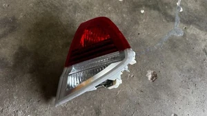 BMW 335xi 335i 328i 328xi E90 2007 sedán luz trasera pasajero tapa maletero - Imagen 1 de 6