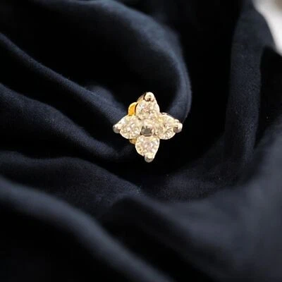 Tachuela de nariz de diamantes naturales de corte brillante redondo de 0,10 quilates de oro amarillo de 18 quilates Foto 1 de 4