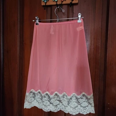 Vintage Hollywood Vassarette Medio Slip Talla F Pequeño Coral Rosa Crepelón Encaje  Foto 1 de 4