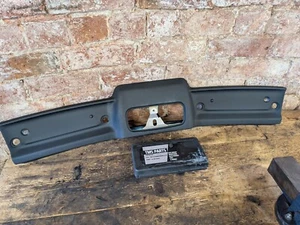AUDI TT MK2 8J 06-14 ROADSTER LICHTBLENDE VORNE OBEN EINFASSUNG SCHWARZ 8J7867512A - Bild 1 von 6