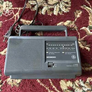 GE Model 7-2662C Portable 2-Band AM/FM Radio Receiver - mid '80s Tested & Works - Picture 1 of 6