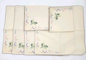 Lotto 6 tovaglioli punto croce ricamati floreali vintage metà secolo tovaglia - Foto 1 di 9