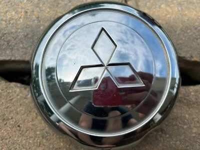 TAPA CENTRAL RUEDA MITSUBISHI MONTERO OEM ACABADO CROMADO MB816581 2000-2004 Foto 1 de 3