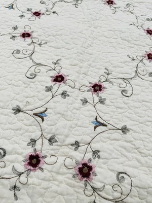 Peking Handicraft Quilt King 103x90 Floral Embroidered Cotton Scalloped - Image 1 of 4