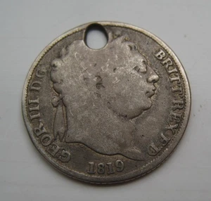 1819 Georg III Silber Sixpence mit Loch - Bild 1 von 2