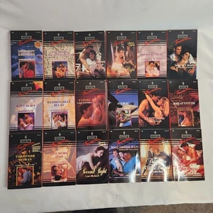 Harlequin TEMPTATION Lot Of 18 Books Romance 1993 April-August #439-456 Steamy - Foto 1 di 24