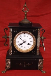 Splendido orologio in marmo con bronzi e dotato di chiave inizi '900 XX sec. old - Foto 1 di 8