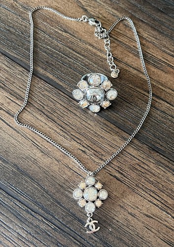 Autentica collana CHANEL CC logo cristallo ciondolo e anello abbinato misura 6