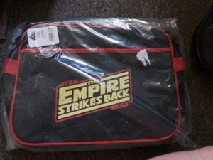 STAR WARS THE EMPIRE STRIKES BACK MESSENGER BAG BRAND NEW DISNEY RETRO BAG HALF - Imagen 1 de 3