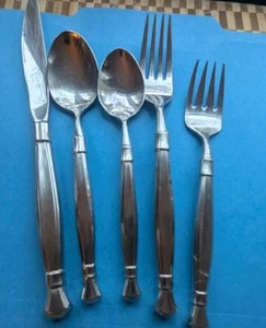 Oneida Act 1 Glossy Stainless Flatware 5 Piece Place setting - Picture 1 of 2