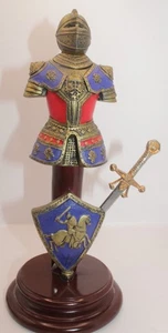 MITTELALTERLICHE RITTER FIGUR ROTKEHLCHENHAUBE SCHWERT 11 ZOLL MIT SOCKEL - Bild 1 von 6