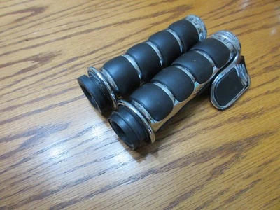 Empuñaduras Kuryakyn ISO 1"" acelerador electrónico - negro y cromado Foto 1 de 4