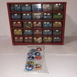 1984 Fun Foods Baseball 581 Button Pin Set in Collection Case. Rare Collection - Picture 1 of 24