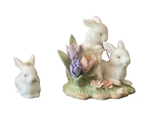 VTG 2 Pc Porcelain Rabbits Bunnies Peek-A-Boo Easter Spring Tulips Flowers MINT - Picture 1 of 12