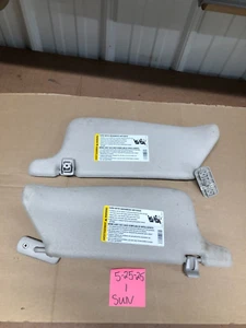 2004 - 2011 Chevy Colorado GMC Canyon Sun Visors Sunvisors Grey Gray LH RH Pair - Foto 1 di 7