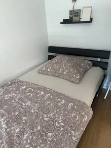 Bett 120x200 mit Matratze und Lattenrost, Holzausführung - Bild 1 von 9